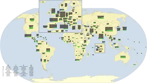 Weltkarte mit einem vergrößerten Feld von Europa. Schwarze und grüne Punktreihen sind in vielen Ländern eingezeichnet und in der unteren Legende als Kultur- und Naturerbe, gemischt oder gefährdet erläutert.