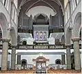 Orgelchor einer neuromanischen Kirche mit Prospekt der 1930er Jahre (St. Mariä Himmelfahrt, Bettemburg&nbsp;LU)