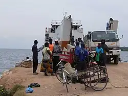 Fähre im Hafen von Kagera