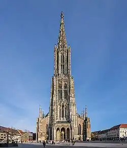 Ulmer Münster, ab 1377, mit dem bis 2025 höchsten Kirch­turm der Welt, seit 1890.