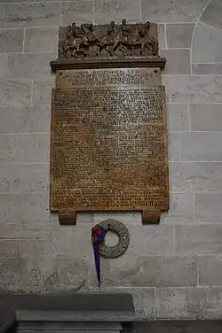 Ulmer Münster, Kriegergedenktafel 1914–18 des 1. Württ. Ulanen-Regiments 19 mit Reiterrelief.