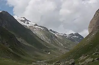 Nordostgrat der Rötspitze mit (von links nach rechts) Unterer Rötspitze, Virgilkopf und Ahrner Kopf