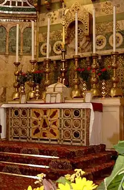 Hochaltar mit Retabel in der Kirche der University of Dublin