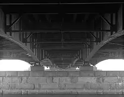 Die Unterseite der Brücke im Jahr 1985.