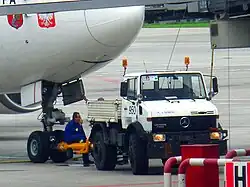 Unimog 435 mit Schleppstange