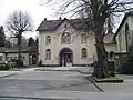 Eingangsbereich mit Pförtnerhaus