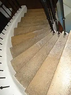 Treppe hinunter