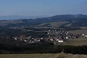 Blick aus der Nähe der Landesstraße L363 von Oberkohlstätten nach Glashütten bei Schlaining auf den Ort Unterkohlstätten.