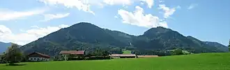 Der Unternberg von Ruhpolding gesehen, rechts der Eisenberg.