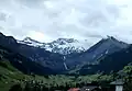 Oberes Engstligental und Engstligenfälle, gesehen von Adelboden