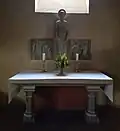 Der Josefsaltar unter der Orgelempore wurde 1956 vom Kirchenchor der Gemeinde gestiftet.