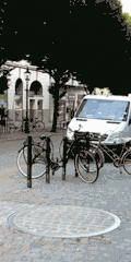 UriLift-Urinale in der Altstadt von Amsterdam und Göteborg sind im Boden versenkbar und werden bei Bedarf ausgefahren.