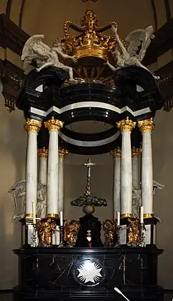 Innenraum mit dem St. Kolumba-Altar