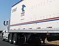 Ein LKW-Sattelzug an der Interstate 5