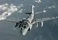Prowler der U.S. Navy über den Green Mountains