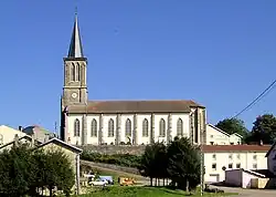Weithin sichtbares Wahrzeichen von Uzemain: die 1866 errichtete Kirche Sainte-Madeleine