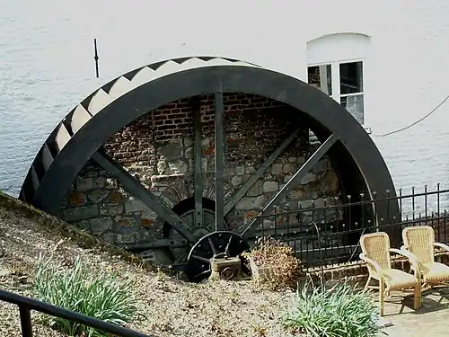 Saniertes Wasserrad