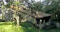 Ehemaliges Waschhaus im Wald