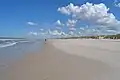 Breiter Strand bei Vejers mit Weißdünenwall