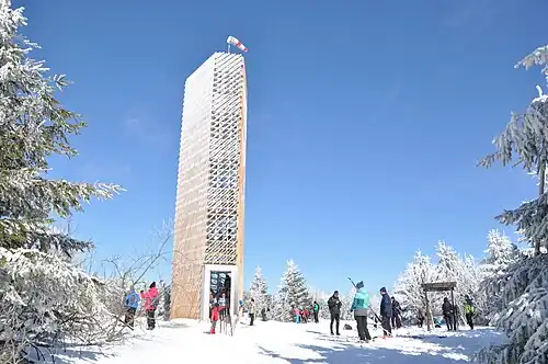 Aussichtsturm auf dem Gipfel (2020)