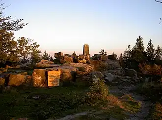 Lippische Velmerstot mit Gedenkstein