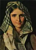 Ein Mädchen mit kariertem Kopftuch