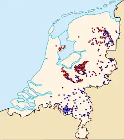rot: Grabhügel blau: Urnenfelder in den Niederlanden