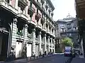 Der Palast von der Via dei Mille aus