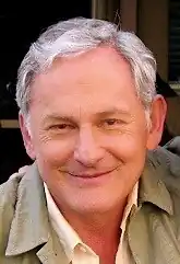Victor Garber spielt Jack Bristow
