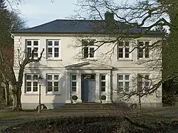 Das Wohnhaus von der Eingangsseite