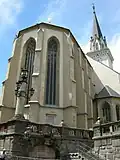 Rampe und Brunnennische bei der Hauptstadtpfarrkirche Hl. Jakob