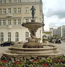 Der Villersbrunnen neben dem Hotel Fürstenhof