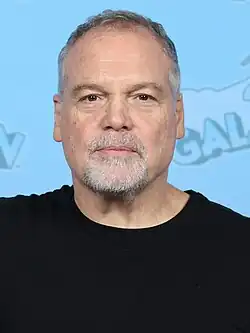 Charlie Cox und Vincent D’Onofrio wurden von Kritikern überwiegend für ihre Darstellung von Matt Murdock und Wilson Fisk positiv hervorgehoben.