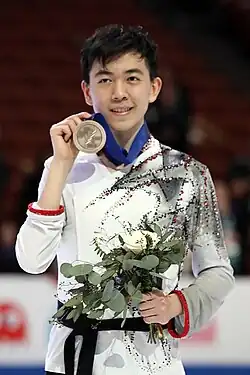 Vincent Zhou bei der Siegerehrung der Vier-Kontinente-Meisterschaften 2019