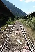 Eines der beiden einzigen Dreischienengleise zwischen den Güterhallen, 2010.