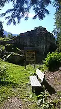 Ruine des Wohngebäudes und des Bergfrieds