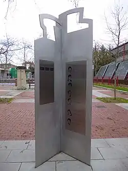 Denkmal an der Plaza Tres de Marzo, vor der Kirche San Francisco de Asís