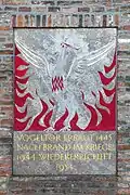 Gedenktafel an der Nordseite des Turmes, oberhalb der Durchfahrt