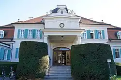 Das Portal der Nordseite des Herrenhauses