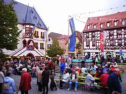 Weinverkostung am Volkacher Marktplatz