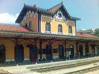 Empfangsgebäude, gleisseitig