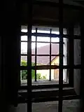 Doppelt vergittertes Fenster