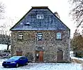 Bruchstein-Wohngebäude