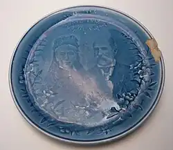 Gedenkteller anlässlich der Goldenen Hochzeit von Eugen von Boch und Oktavie geb. Villeroy im Jahr 1892