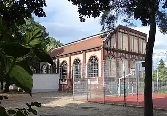 Teilansicht der Turnhalle von Südosten