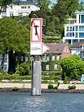 Ankerverbotszeichen in der Elbe zum Schutz der Tunneldecke