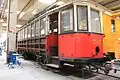 Triebwagen&nbsp;G3 Nr.&nbsp;2103 im Zustand während Aufarbeitung; im Hintergrund: Arbeitswagen&nbsp;ko1 Nr.&nbsp;7503