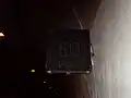Wechselverkehrszeichen im Tunnel. Man erkennt die Abstufung 100 - 80 - 60&nbsp;km/h.
