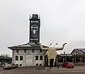 Der Silo der Raiffeisen-hauptgenossenschaft wurde 2012 neu gestrichen.[13]