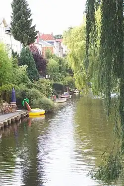 Der Dükerzuleitungskanal entwässert die untere Wakenitz über einen Düker in den Krähenteich